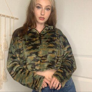 Urban outfitters camouflage crop fleece sweater, Womens Size Small